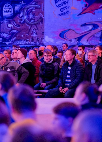 Publikum in der Funsporthalle