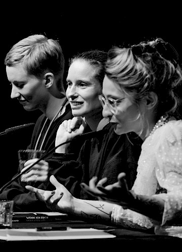 "Crossover" mit Sirka Elspaß, Moderatorin Christina Piljavec und Lea Draeger