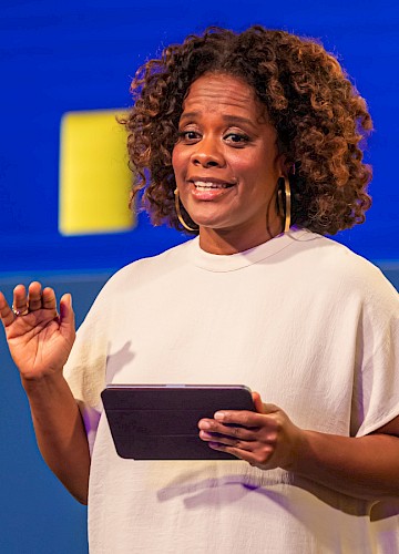 Denise M’Baye moderiert den LifeScienceXplained und NDR Sachbuchpreis