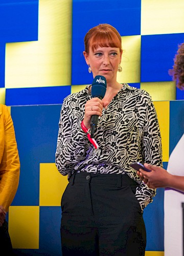 Annika Joeres und Susanne Götze gewinnen den NDR Sachbuchpreis 2022