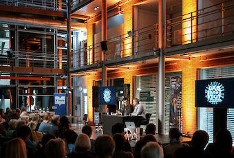 Dorian Baganz und Hendrik Streeck am 30.10. im Biotechnikum KWS Einbeck ©Spieker Fotografie